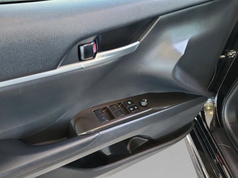 Used 2022 Toyota Camry SE image 25