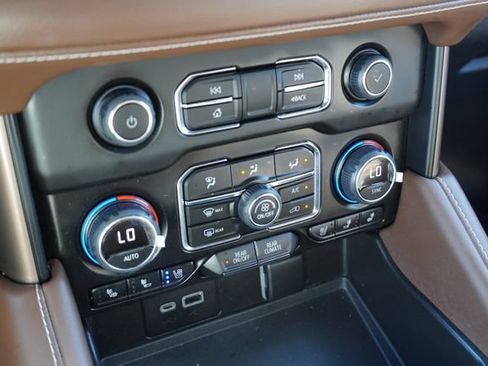 Used 2022 Chevrolet Tahoe High Country RWD image 28