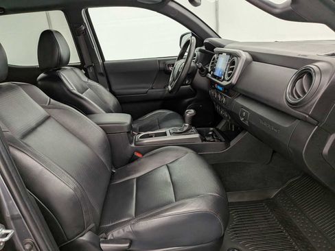 Used 2022 Toyota Tacoma TRD Off-Road w/ TRD Premium Off Road Package AWD/4WD image 23