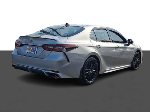 Used 2021 Toyota Camry XSE FWD image 7