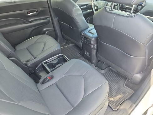 Used 2024 Toyota Grand Highlander Platinum AWD/4WD image 11