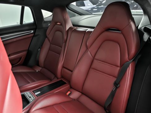 Used 2020 Porsche Panamera GTS image 25
