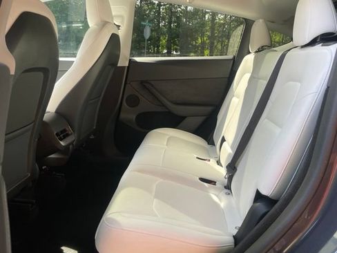 Used 2023 Tesla Model Y Long Range AWD/4WD image 15