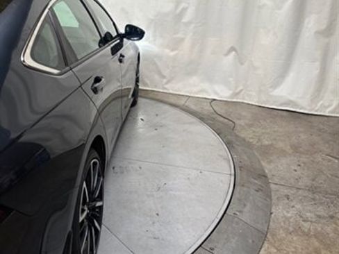 Used 2023 Honda Accord Hybrid Touring image 13