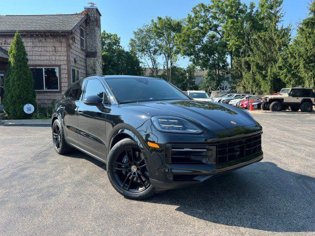Used 2024 Porsche Cayenne Coupe AWD/4WD image 1