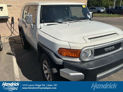 Used 2014 Toyota FJ Cruiser 4WD w/ Convenience Package image 1