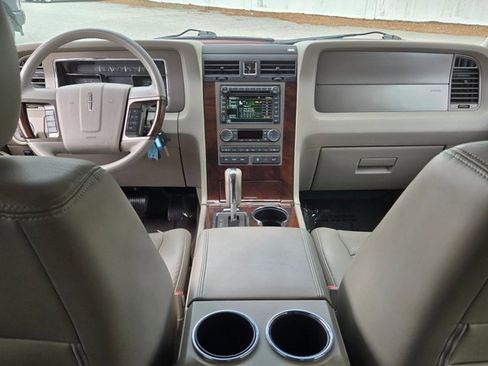 Used 2012 Lincoln Navigator 2WD image 19