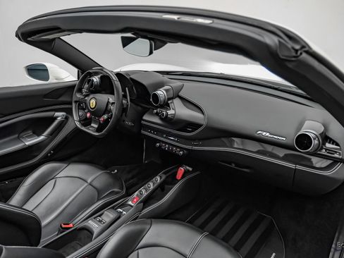Used 2022 Ferrari F8 Tributo RWD image 59