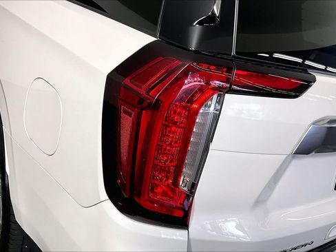 Used 2021 GMC Yukon XL Denali w/ Denali Premium Package AWD/4WD image 28