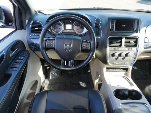 Used 2020 Dodge Grand Caravan SXT w/ Rear Park Assist Package FWD image 19