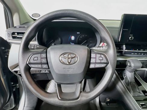 Used 2026 Toyota Sienna LE FWD image 17