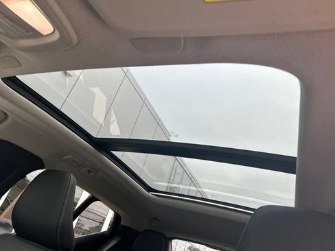 Certified 2025 Volvo XC40 B5 Core AWD/4WD image 29