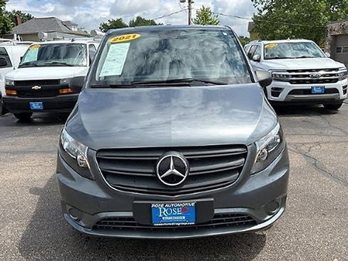 Used 2021 Mercedes-Benz Metris image 2
