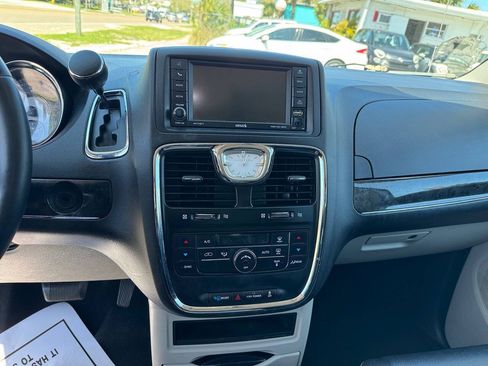 Used 2016 Chrysler Town & Country Touring FWD image 14