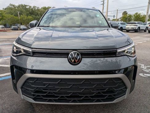 Used 2025 Volkswagen Taos SE w/ Panoramic Sunroof Package image 9