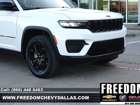 Used 2024 Jeep Grand Cherokee Altitude RWD image 39