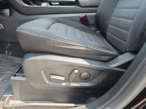 Used 2020 Ford Edge SE FWD image 16