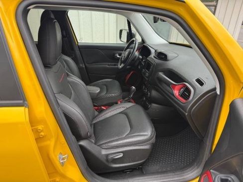 Used 2016 Jeep Renegade Trailhawk w/ Premium Trailhawk Package AWD/4WD image 9