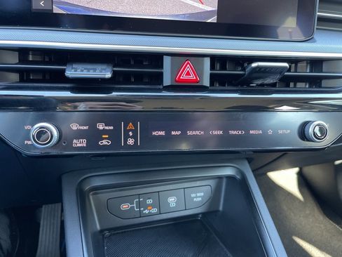 Used 2025 Kia K5 LXS image 12