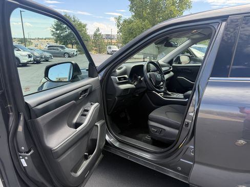 Used 2020 Toyota Highlander LE AWD/4WD image 5