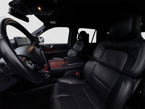 Used 2024 Lincoln Navigator Reserve image 9