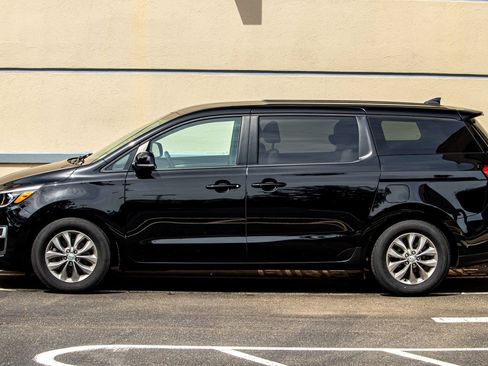 Used 2021 Kia Sedona LX FWD image 4