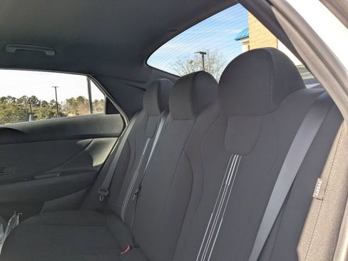 Used 2025 Hyundai Elantra Sport image 18