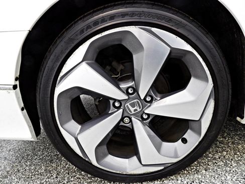 Used 2018 Honda Accord Touring image 22