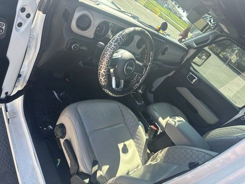 Used 2021 Jeep Wrangler Unlimited Sahara image 6