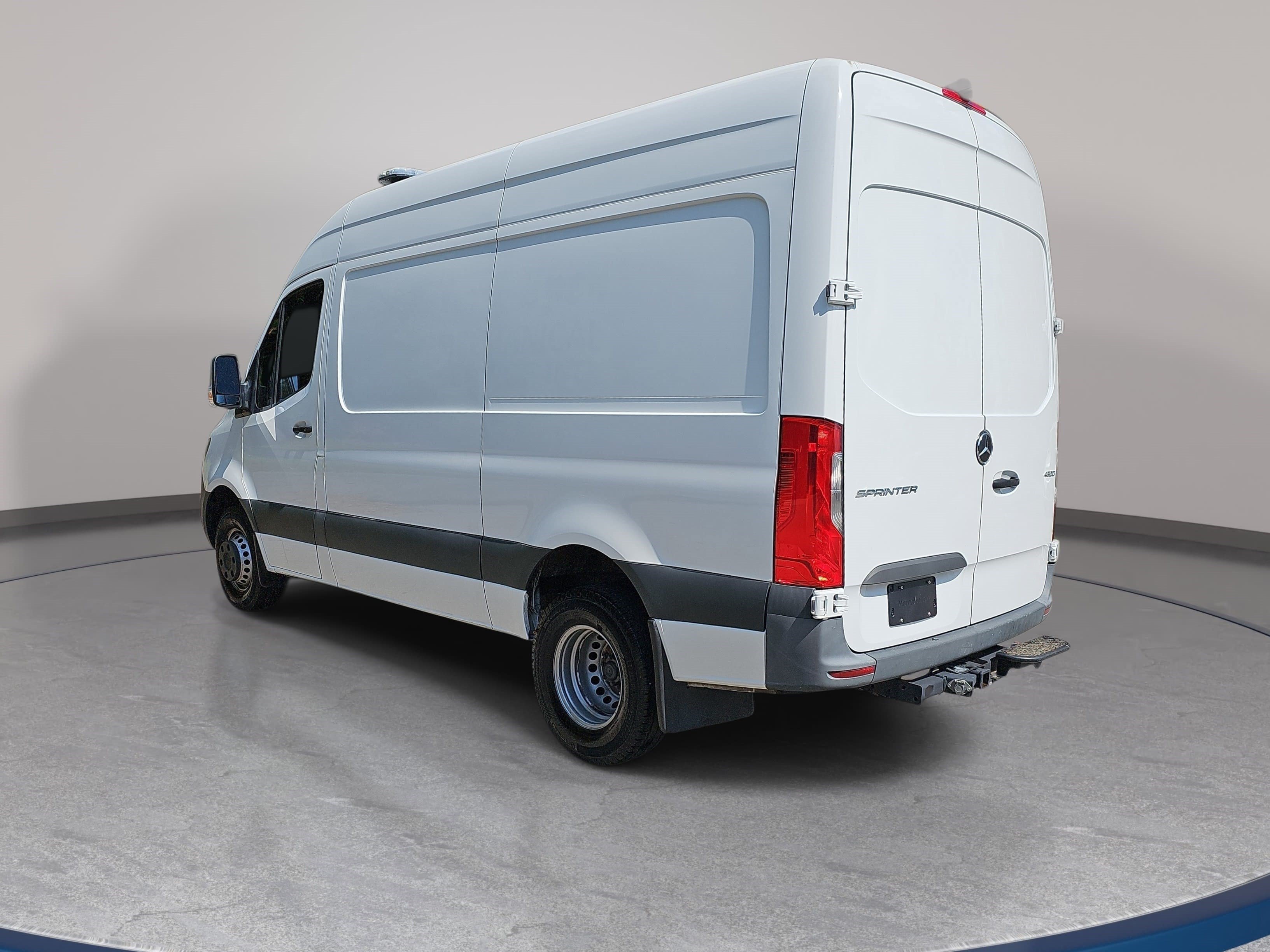 Used 2022 Mercedes-Benz Sprinter 4500 image 7