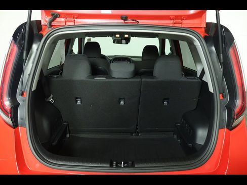 Used 2025 Kia Soul LX w/ LX Technology Package image 10