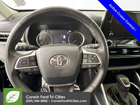 Used 2024 Toyota Highlander LE image 8