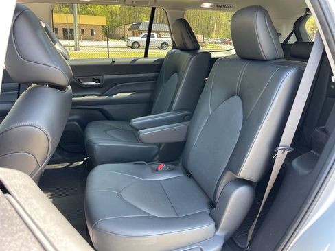 Used 2024 Toyota Grand Highlander XLE image 22
