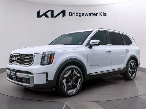 Certified 2024 Kia Telluride S w/ S Sunroof Package AWD/4WD image 3