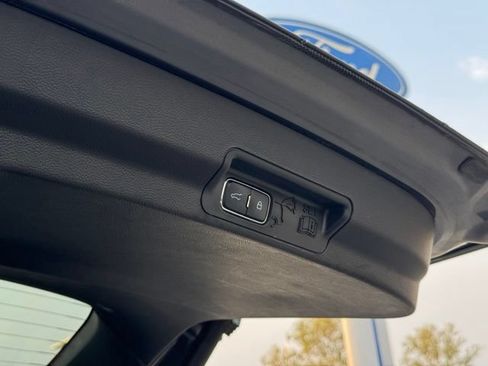 Certified 2023 Ford Explorer XLT w/ Equipment Group 202A AWD/4WD image 39
