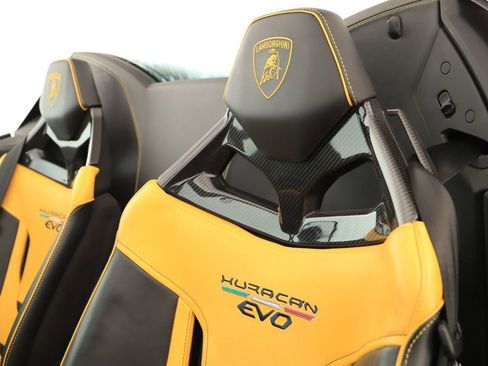 Used 2020 Lamborghini Huracan EVO RWD image 22