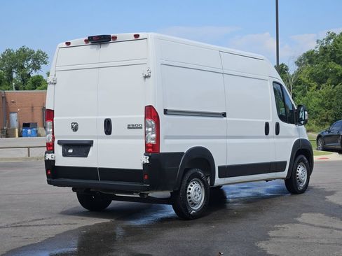 Used 2024 RAM ProMaster 2500 w/ Convenience Group FWD image 4