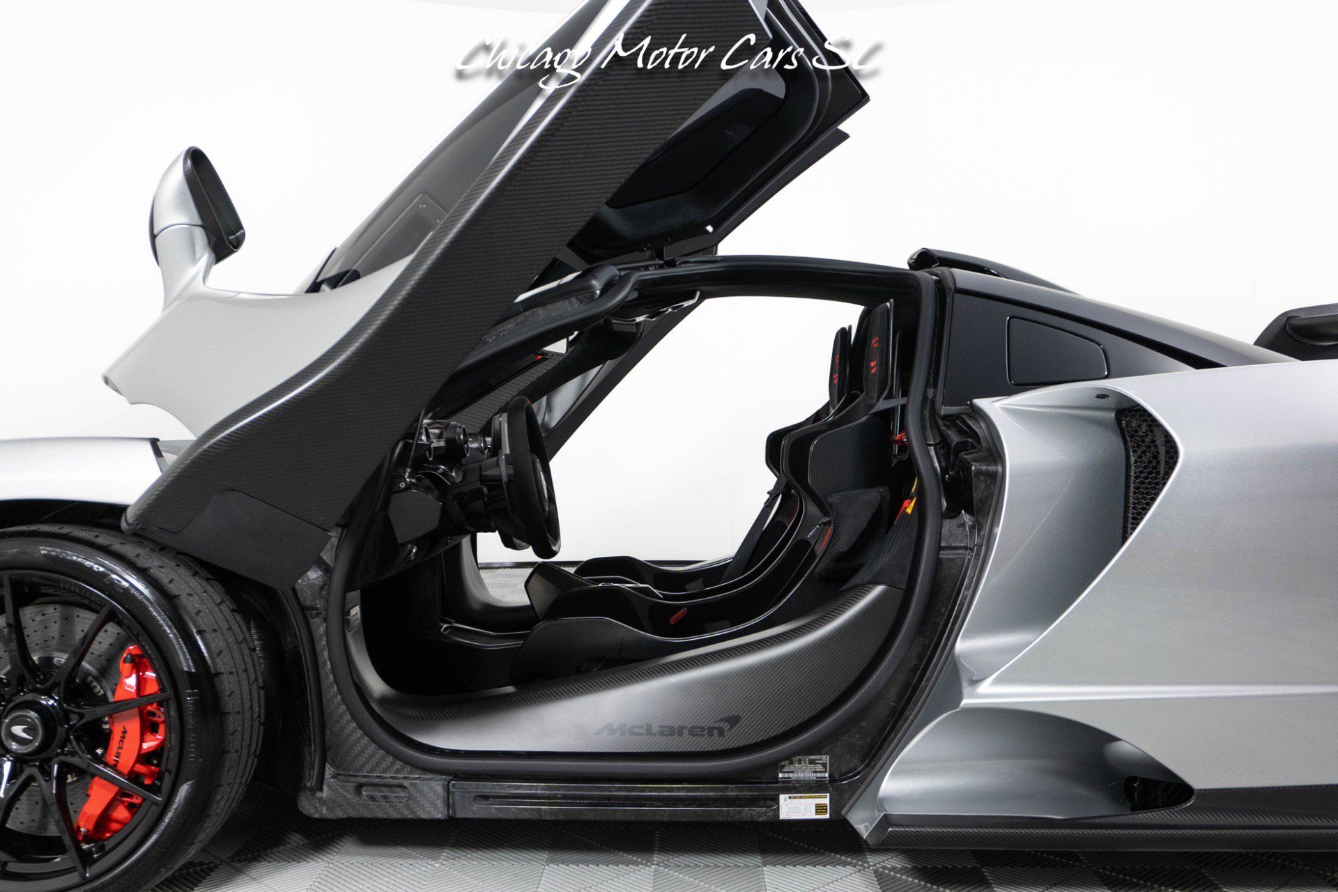 Used 2019 McLaren Senna RWD image 33