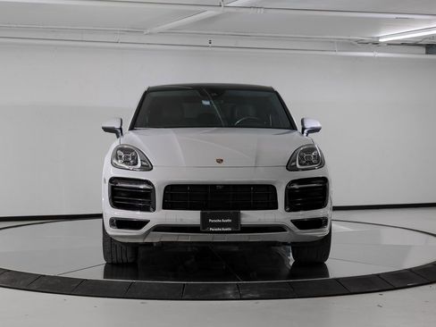 Certified 2023 Porsche Cayenne Platinum Edition image 10