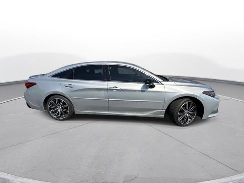 Used 2022 Toyota Avalon Touring w/ Advanced Safety Package image 5