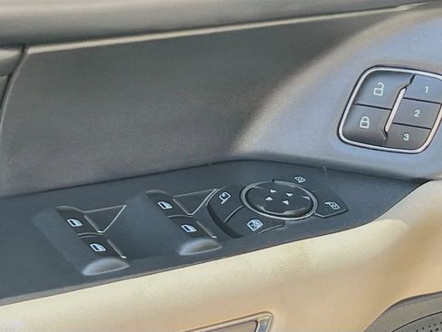 Used 2024 Ford Expedition Platinum RWD image 18