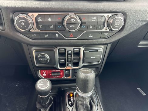 New 2026 Jeep Gladiator Sport image 9