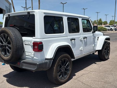 Used 2024 Jeep Wrangler Unlimited Sahara AWD/4WD image 19