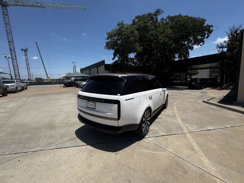 Used 2022 Land Rover Range Rover SV AWD/4WD image 5