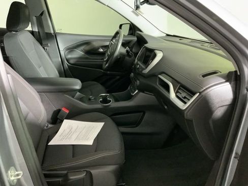 Used 2024 GMC Terrain SLE image 34