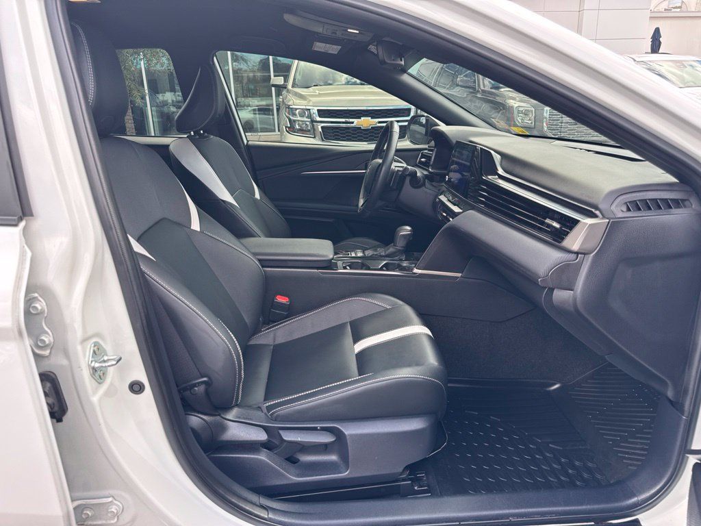 Used 2025 Toyota Camry SE w/ Convenience Package FWD image 18