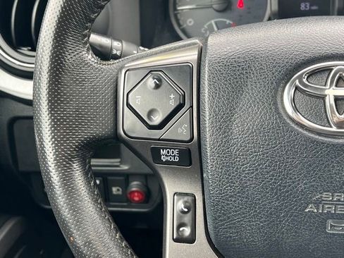 Used 2018 Toyota Tacoma TRD Sport AWD/4WD image 19