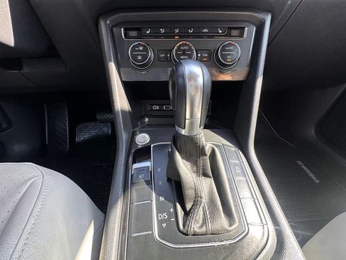 Used 2018 Volkswagen Tiguan SE w/ Front Fog Lights Package FWD image 23
