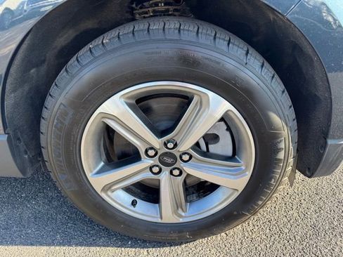 Used 2024 Ford Edge SEL w/ Convenience Package image 9