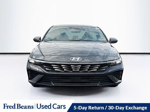Used 2025 Hyundai Elantra SEL image 1
